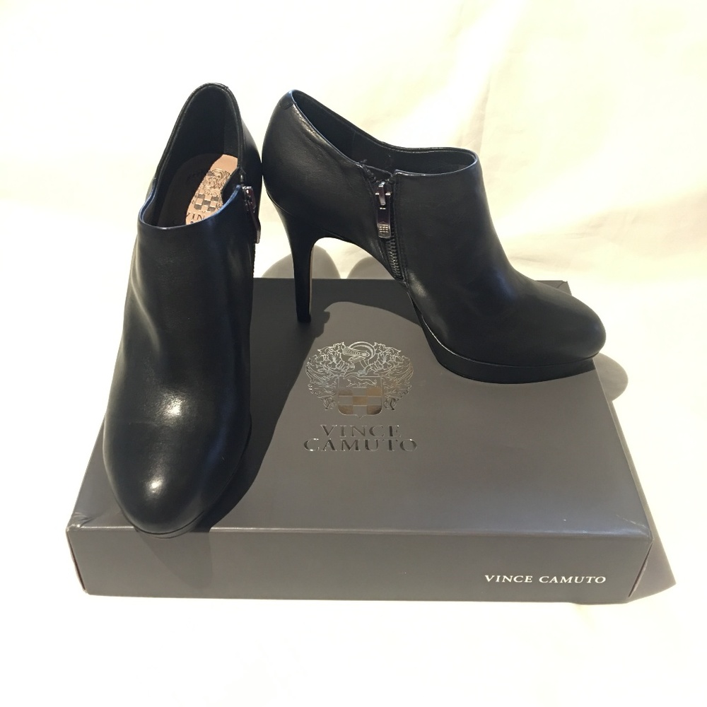 VINCE CAMUTO HIGH HEEL BLACK ANKLE BOOT SIZE 8